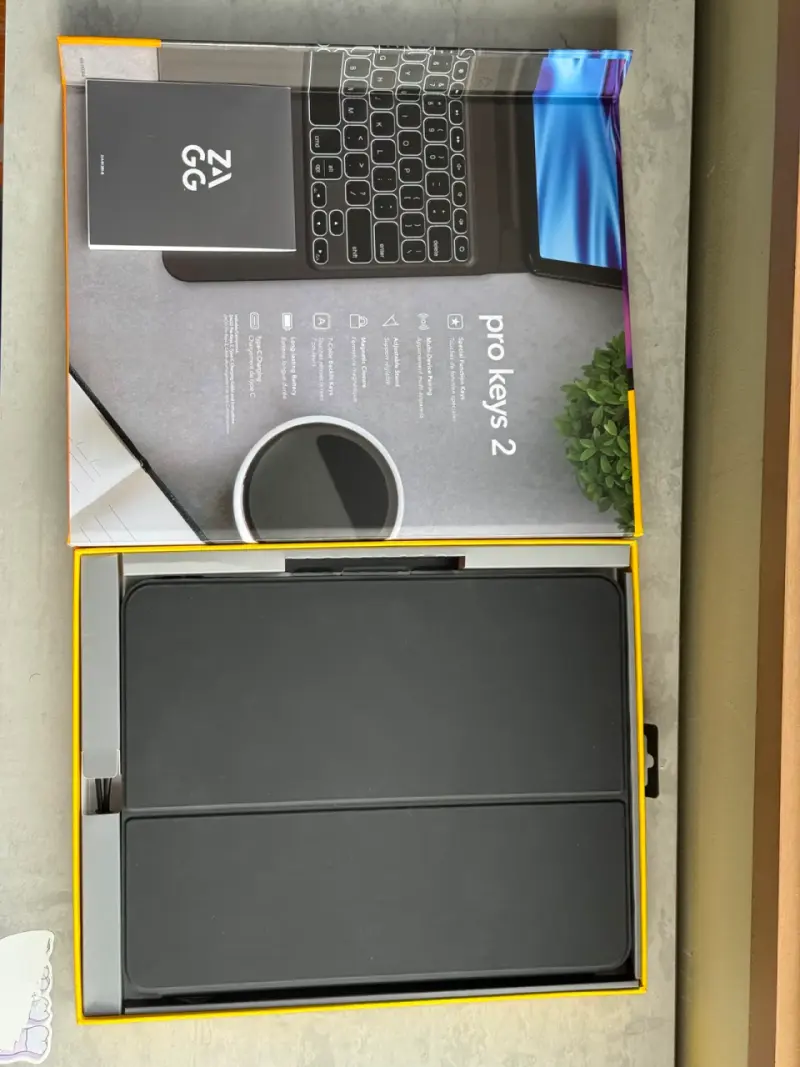 Funda teclado ZAGG Pro Keys 2 para iPad Air - 1