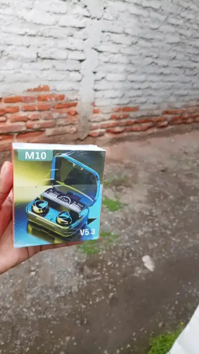 Auriculares Inalámbricos M10 V5.3 con Estuche de Carga - miniatura 1