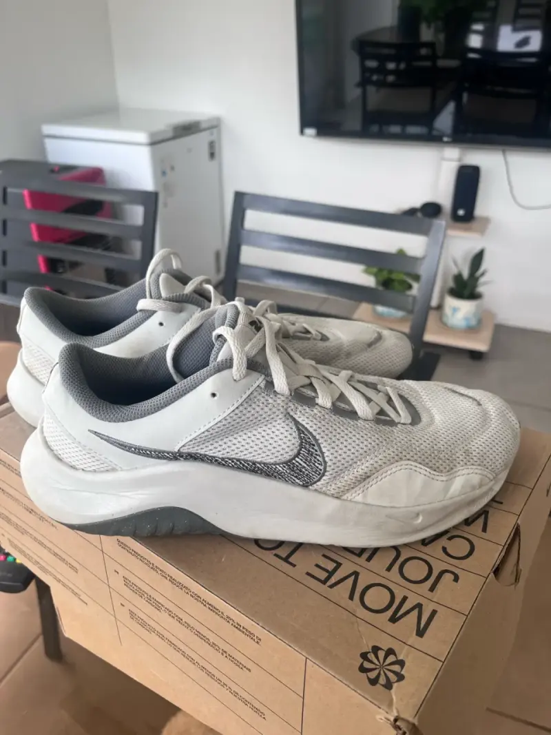 Zapatillas Nike Legend Essential 3 NN Talla 42.5 - 3