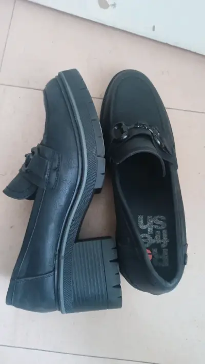 Zapatos negros con tacón grueso - miniatura 1
