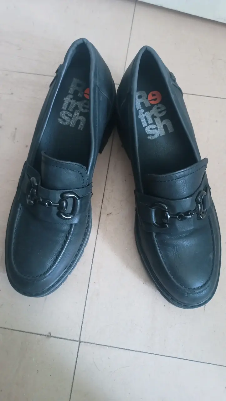 Zapatos negros con tacón grueso - 4