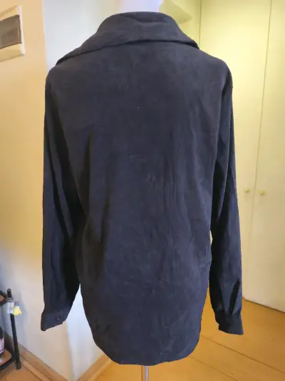 Camisa negra de manga larga para mujer - miniatura 4