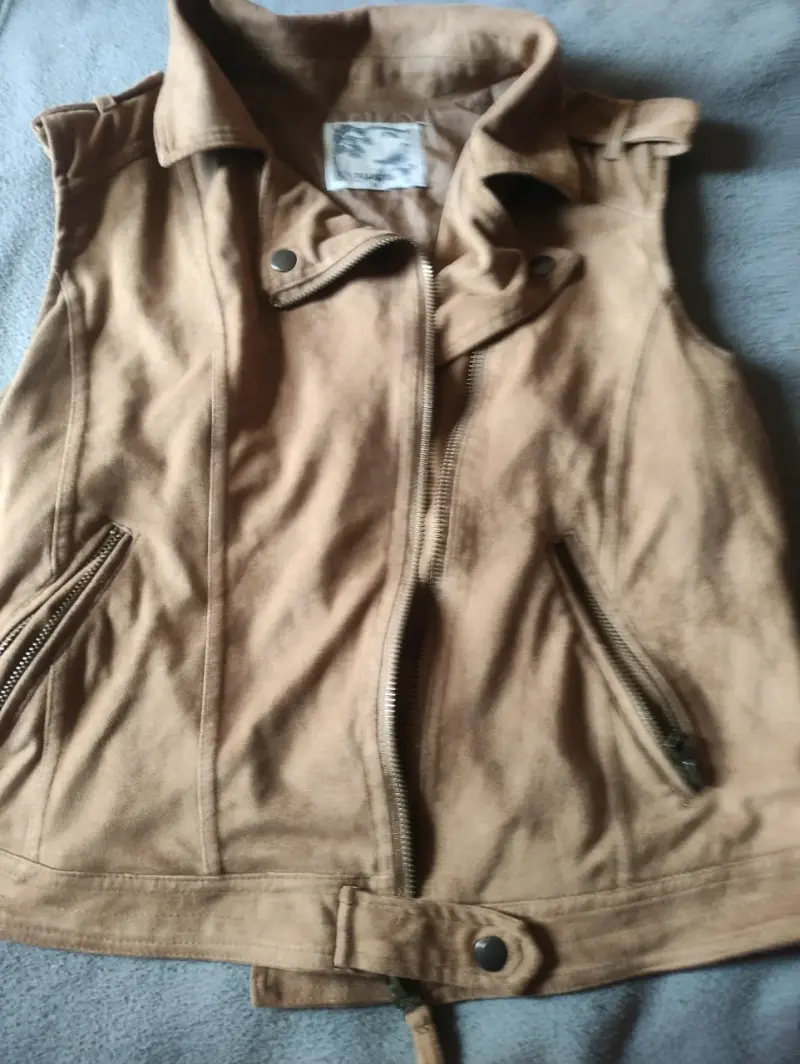 Chaleco sin mangas de gamuza color beige - 1