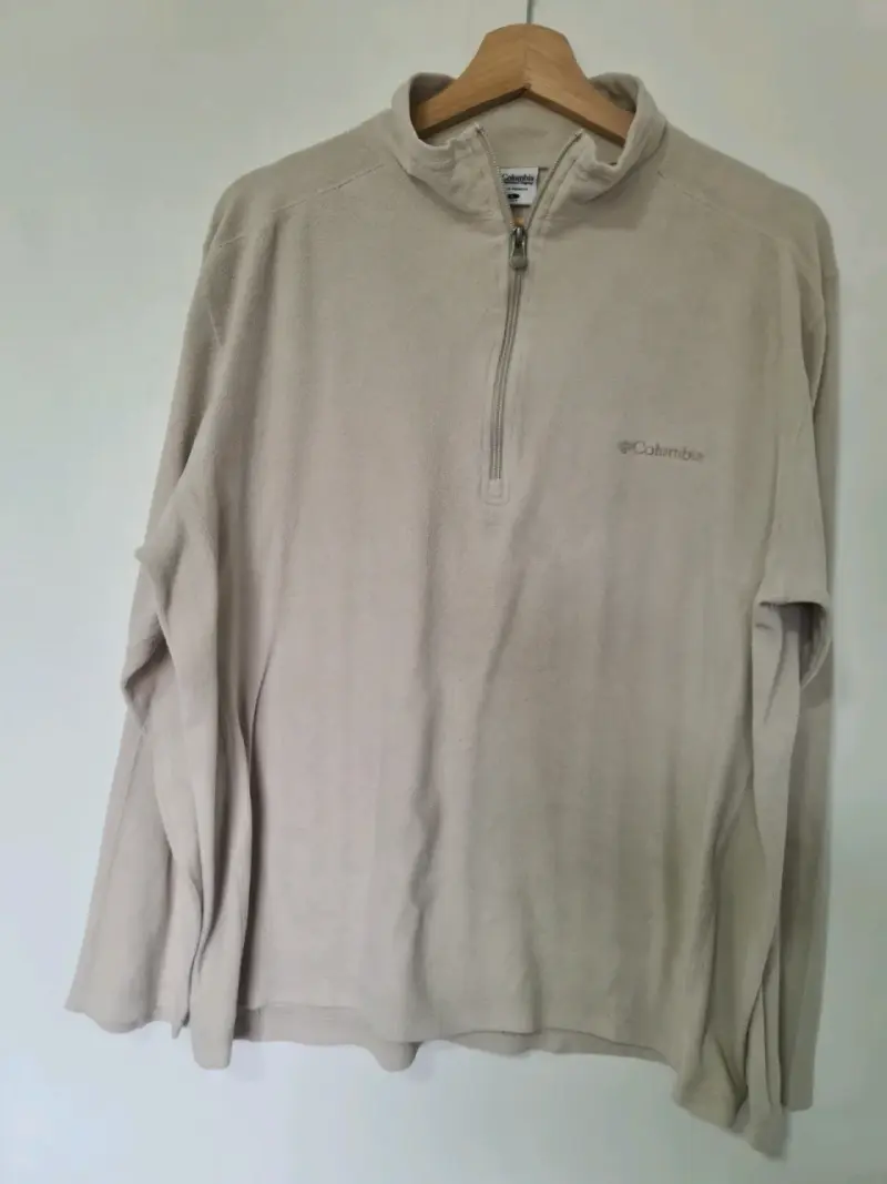 Polerón Columbia beige con cierre medio