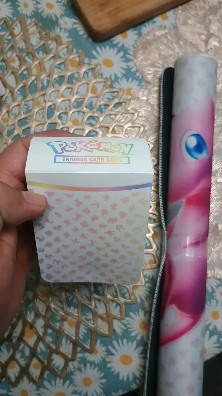 Tapete y deck box Pokémon 151 - 3