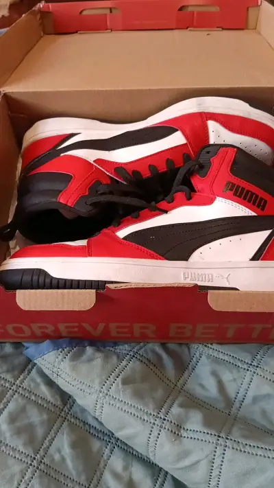 Zapatillas deportivas Puma rojas y negras - miniatura 1