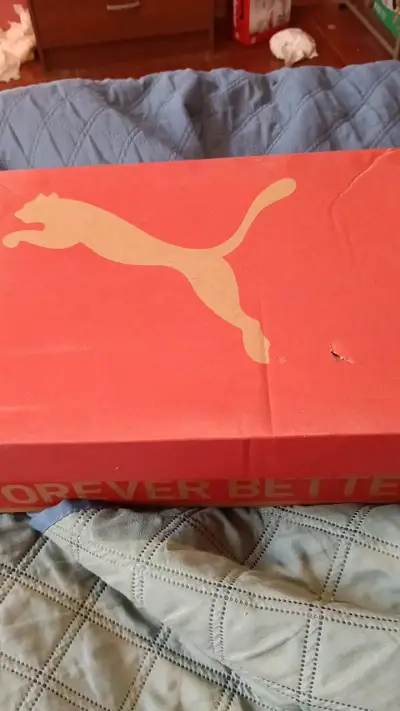 Zapatillas deportivas Puma rojas y negras - miniatura 2