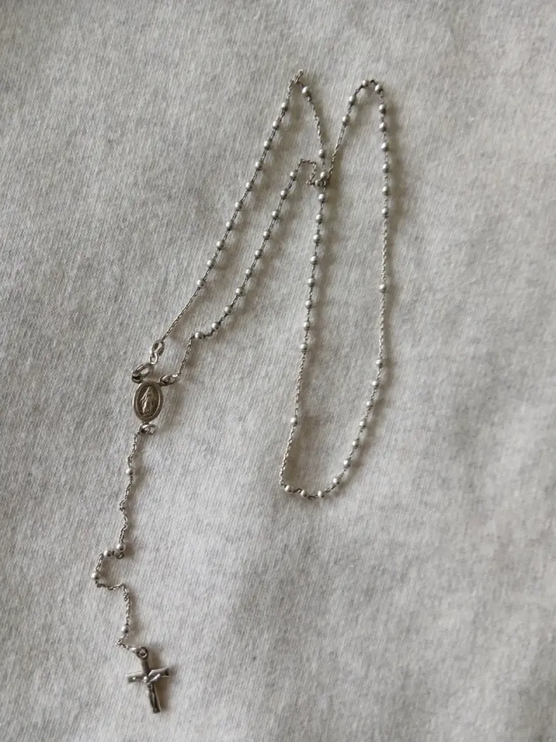 Collar de plata con cruz y medalla - 4