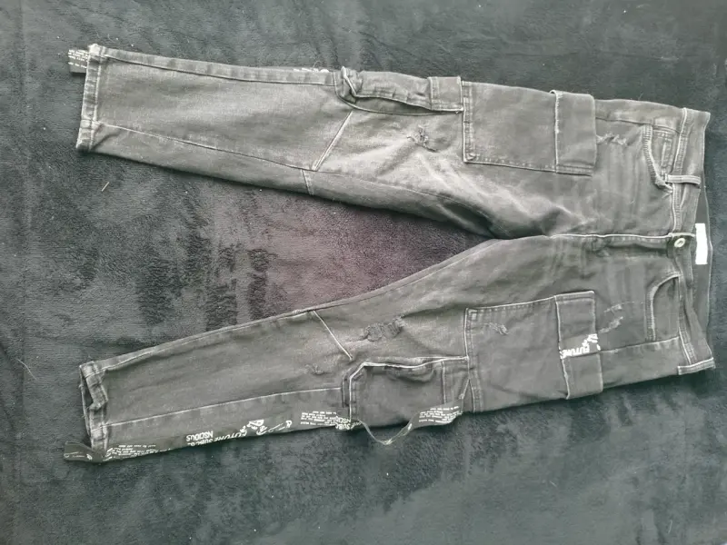 Pantalones cargo negros Zara para hombre - 2