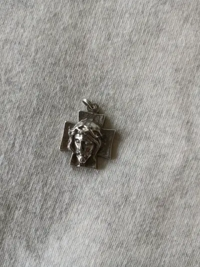 Colgante de plata con diseño de Cristo - miniatura 1