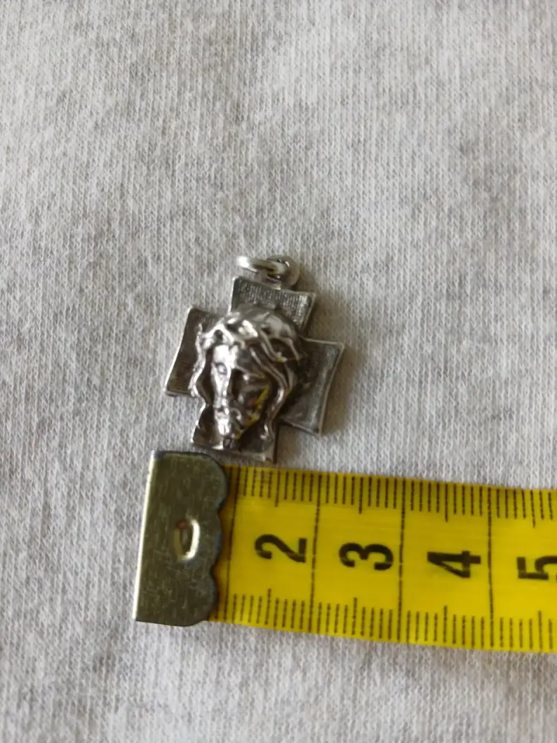 Colgante de plata con diseño de Cristo - 3
