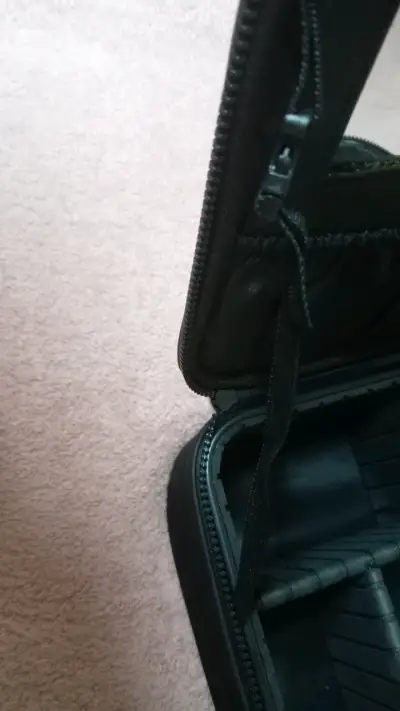 Estuche de Maquillaje MAC Negro con Divisiones - miniatura 6