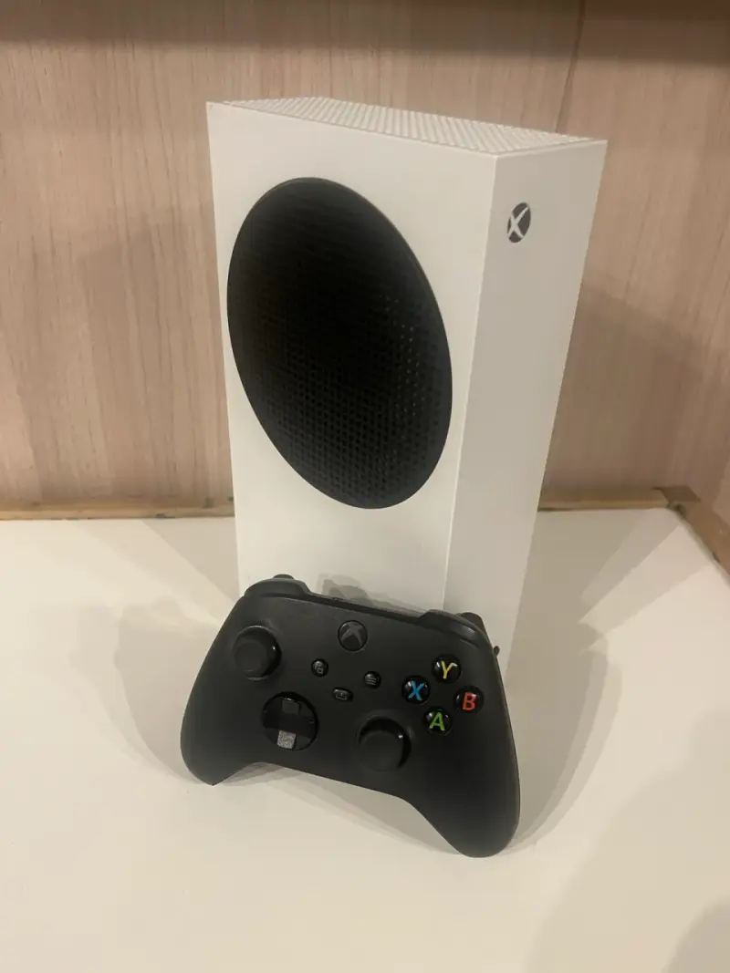 Consola Xbox Series S con Control Negro - 2