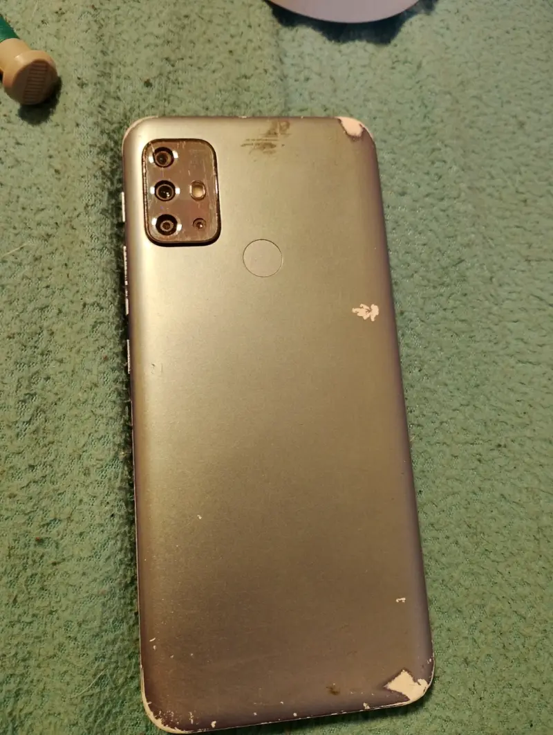 Teléfono inteligente con pantalla dañada - 1