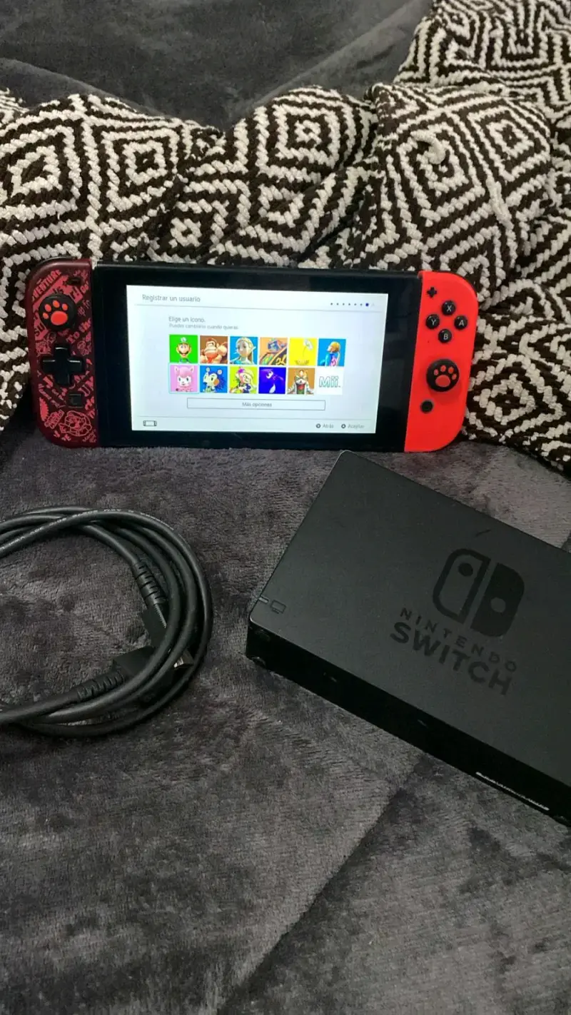 Consola Nintendo Switch con Joy-Con personalizados - 2