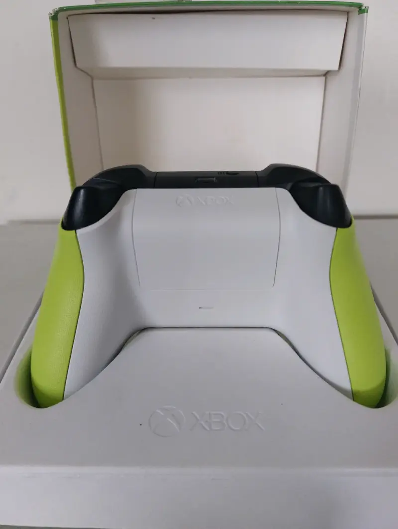 Control Xbox Electric Volt color verde - 2