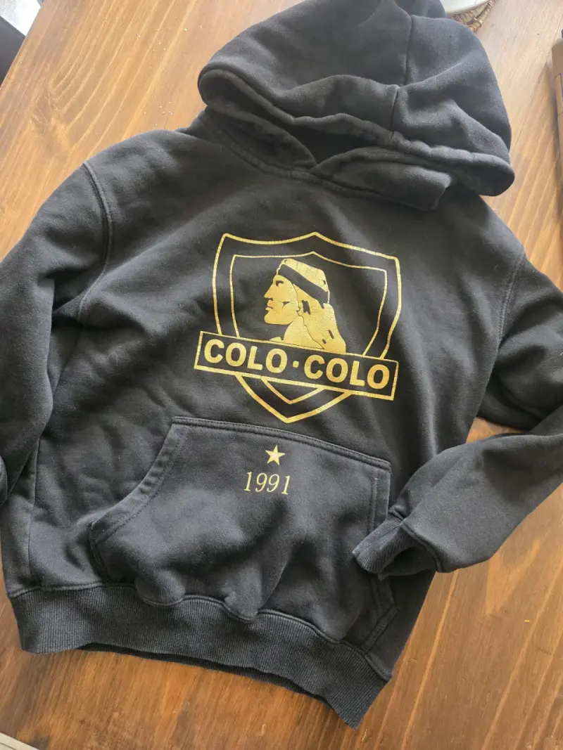 Polerón negro Colo-Colo con capucha