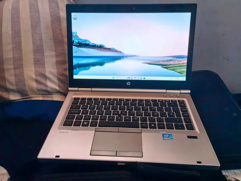 Laptop HP EliteBook con Intel Core i5 - 1