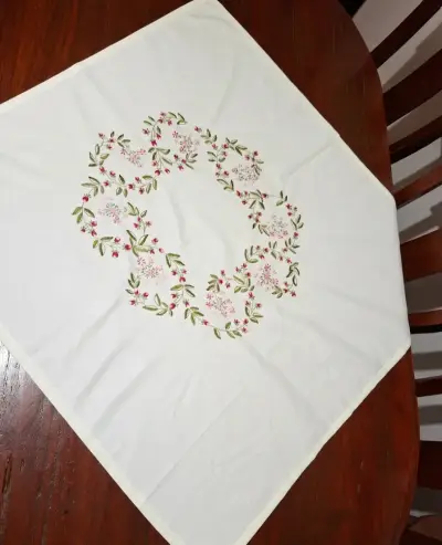 Mantel bordado floral blanco - miniatura 1