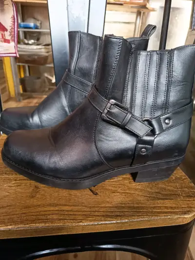 Botines de cuero negro para hombre - miniatura 1