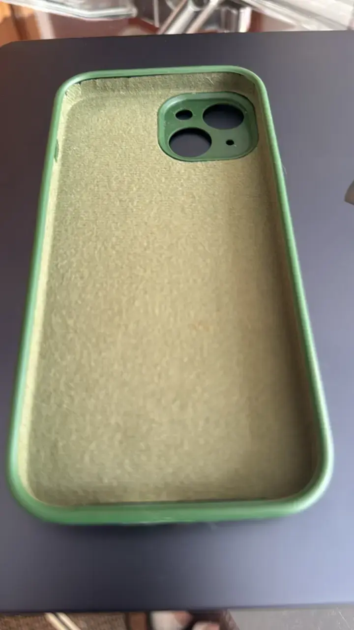 Funda verde para iPhone 13/14 en buen estado - 2