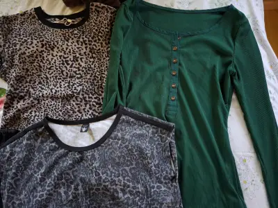 Lote de Poleras y Blusas Variadas para mujer - miniatura 3
