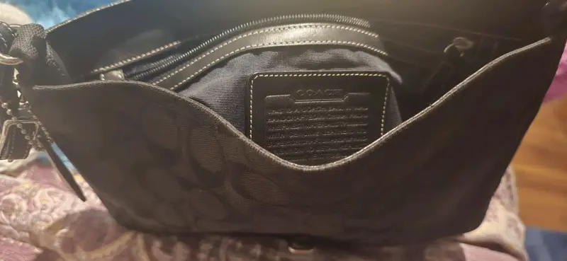 Bolso negro de tela Coach con diseño clásico - 2
