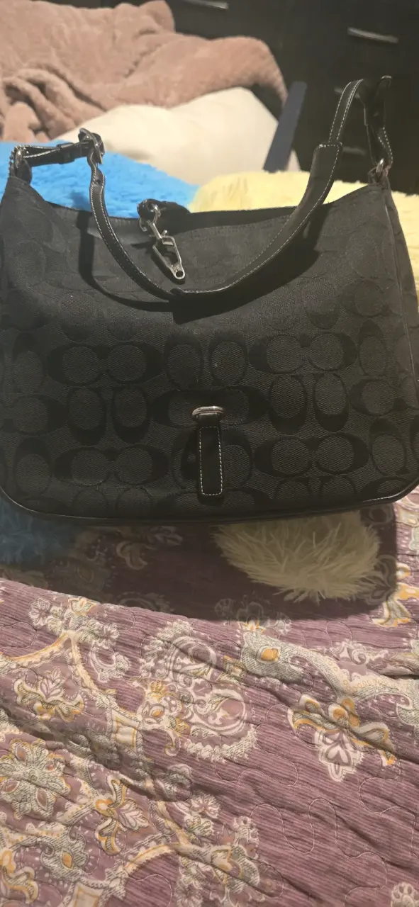 Bolso negro de tela Coach con diseño clásico - 3