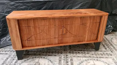 Mueble de madera con puertas corredizas - miniatura 2