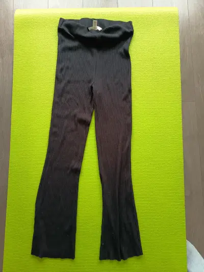Pantalones acampanados negros H&M para mujer - miniatura 1