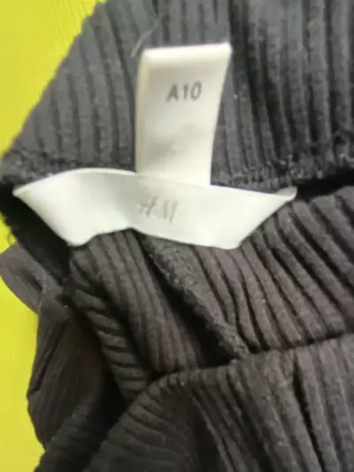 Pantalones acampanados negros H&M para mujer - miniatura 2