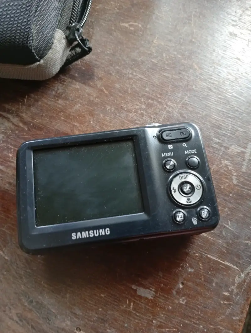 Cámara digital Samsung ES80 con funda - 3