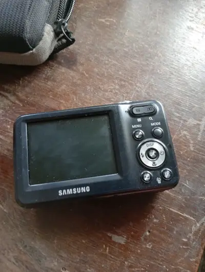 Cámara digital Samsung ES80 con funda - miniatura 3