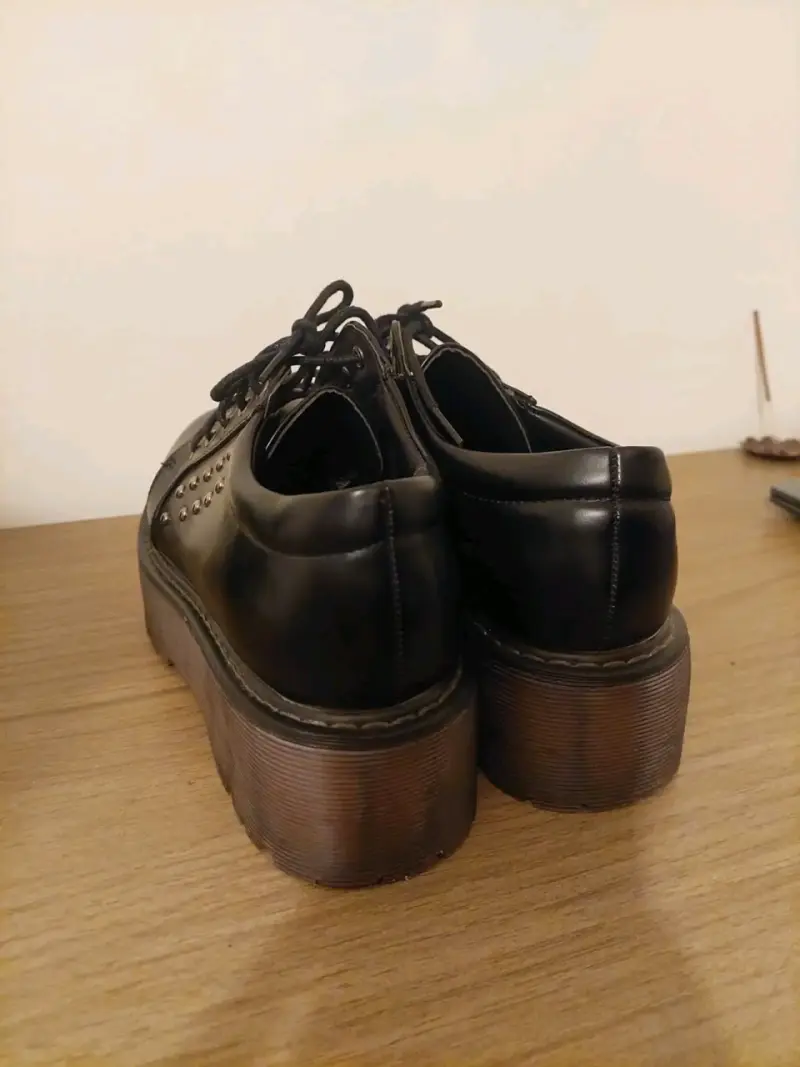 Zapatos de plataforma negros con tachas - 3