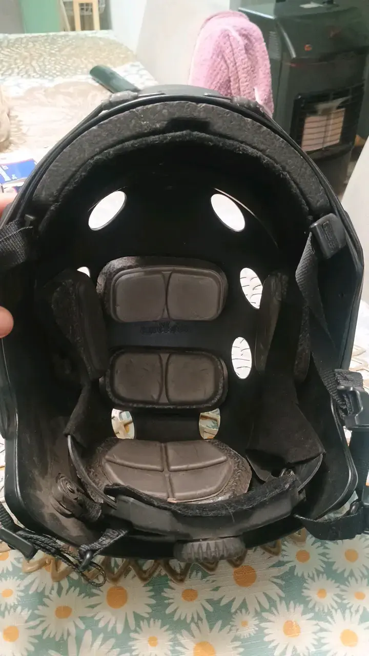 Casco táctico negro con ajuste y ventilación - 3