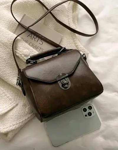 Cartera marrón con correa ajustable - miniatura 1