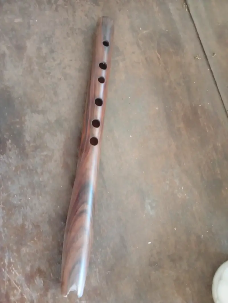 Flauta de madera artesanal