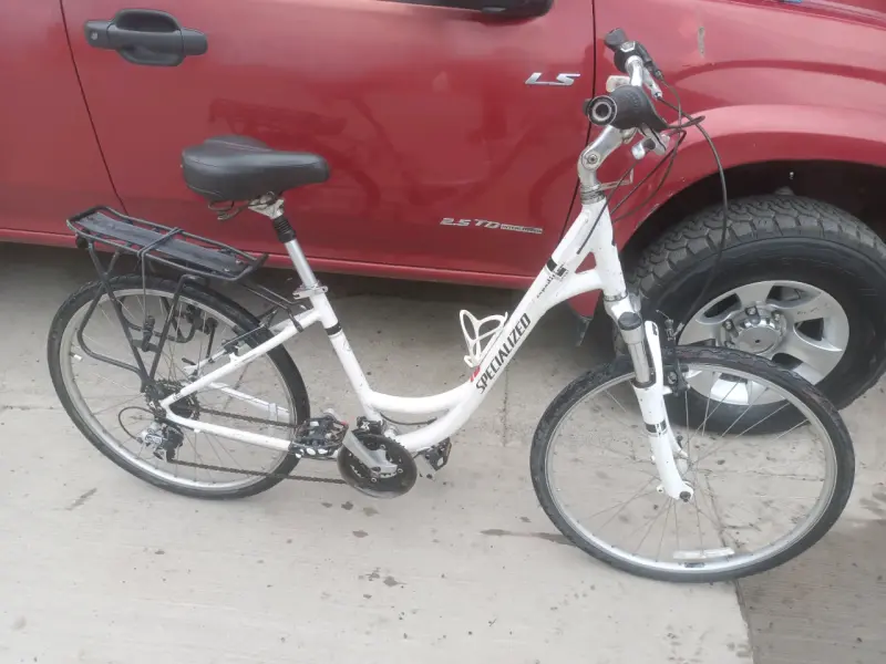 Bicicleta Specialized de paseo blanca - 1