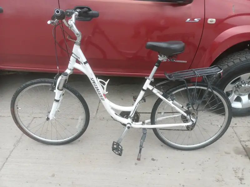 Bicicleta Specialized de paseo blanca - 2