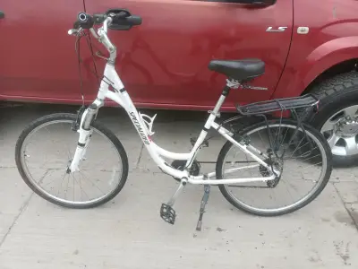 Bicicleta Specialized de paseo blanca - miniatura 2