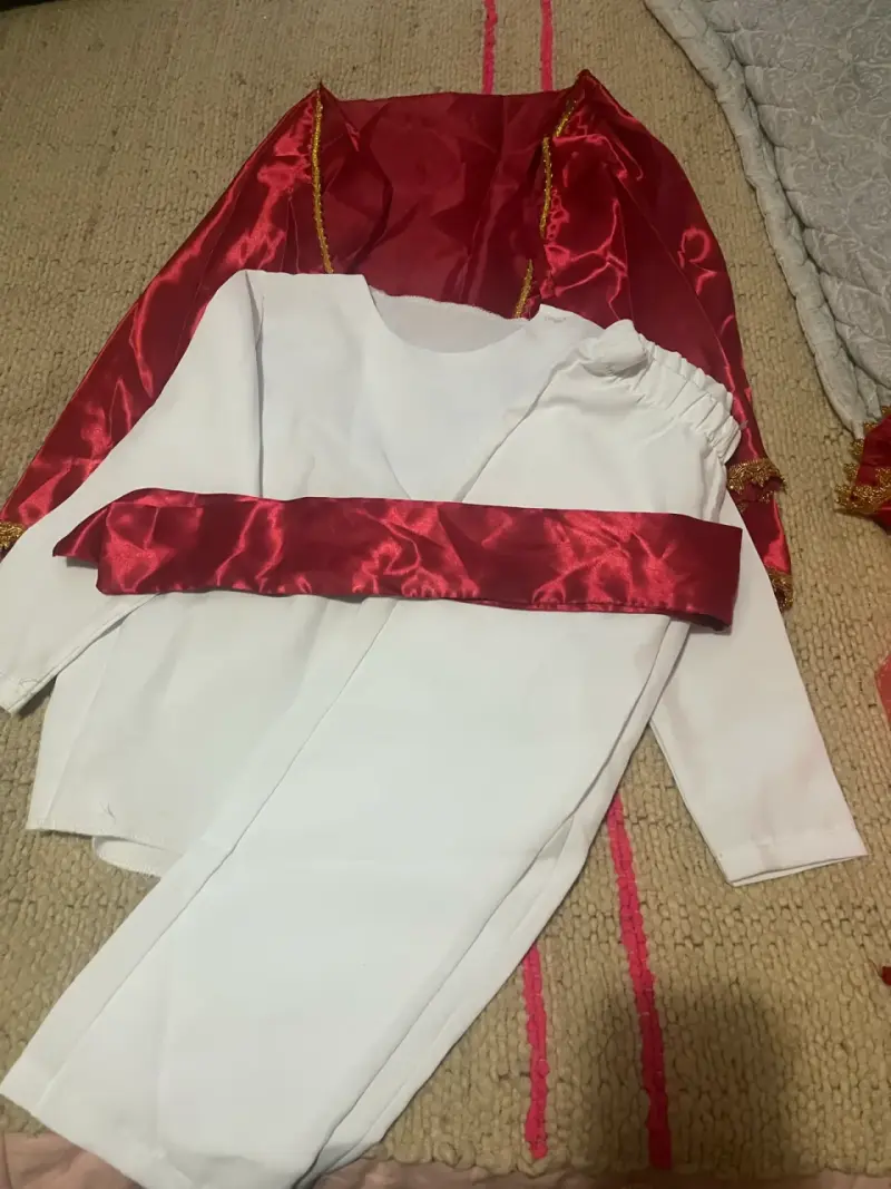 Trajr nortino talla 8 con Capa Roja - 1