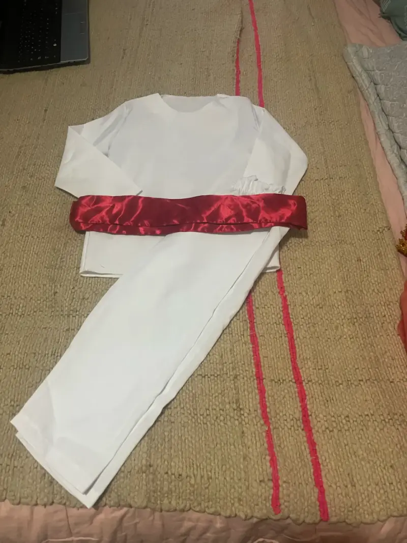 Trajr nortino talla 8 con Capa Roja - 4