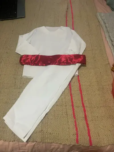 Trajr nortino talla 8 con Capa Roja - miniatura 4