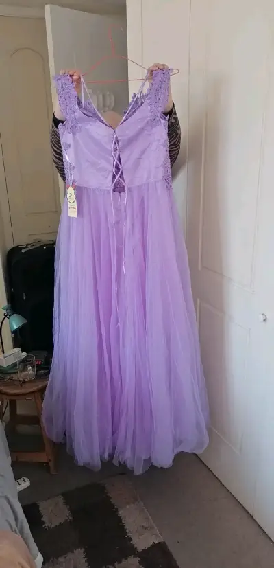 Vestido largo de fiesta lila con encaje - miniatura 1