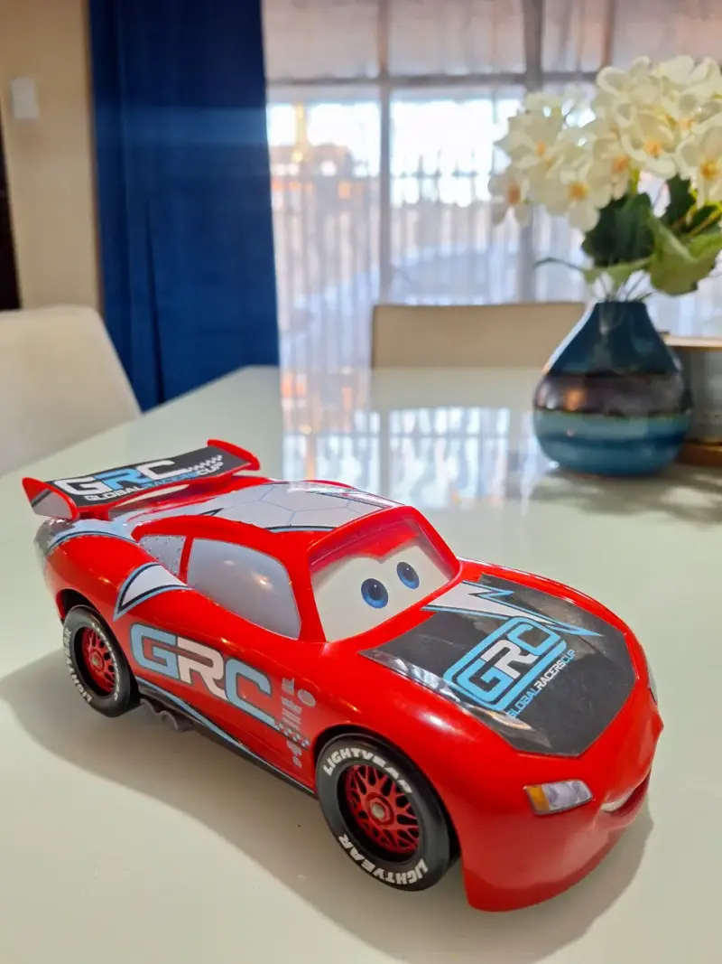 Auto de cars, rayo mcquee GRC con diseño deportivo - 1