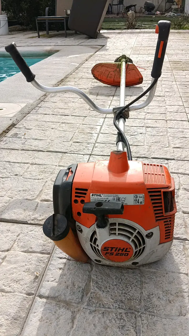 Desbrozadora a gasolina Stihl FS 280 en buen estado - 2