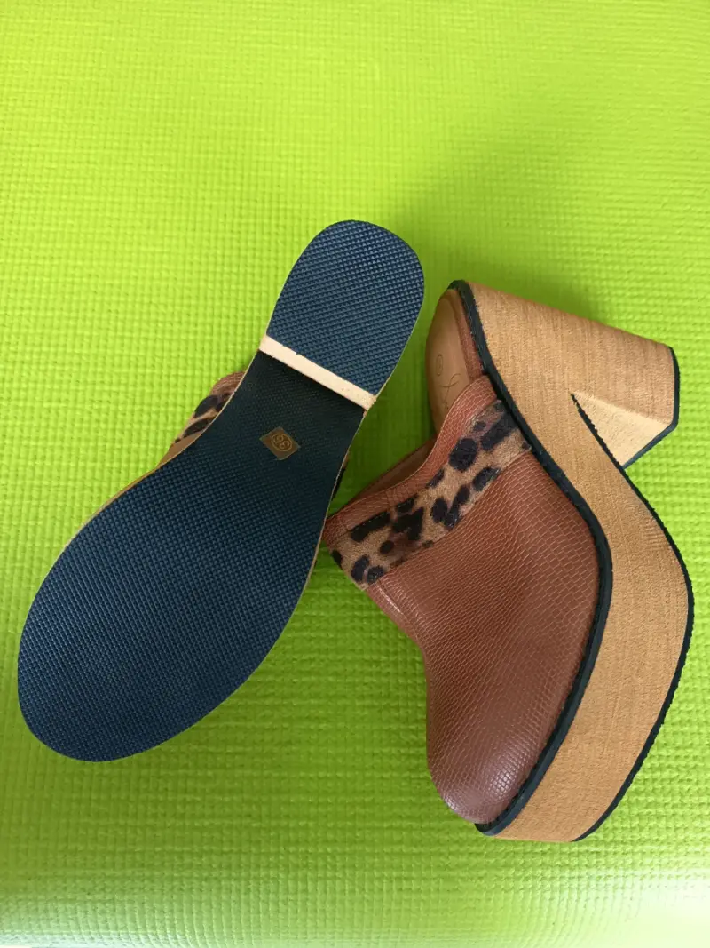 Zuecos de Cuero con Tacón y Estampado Animal Print - 3