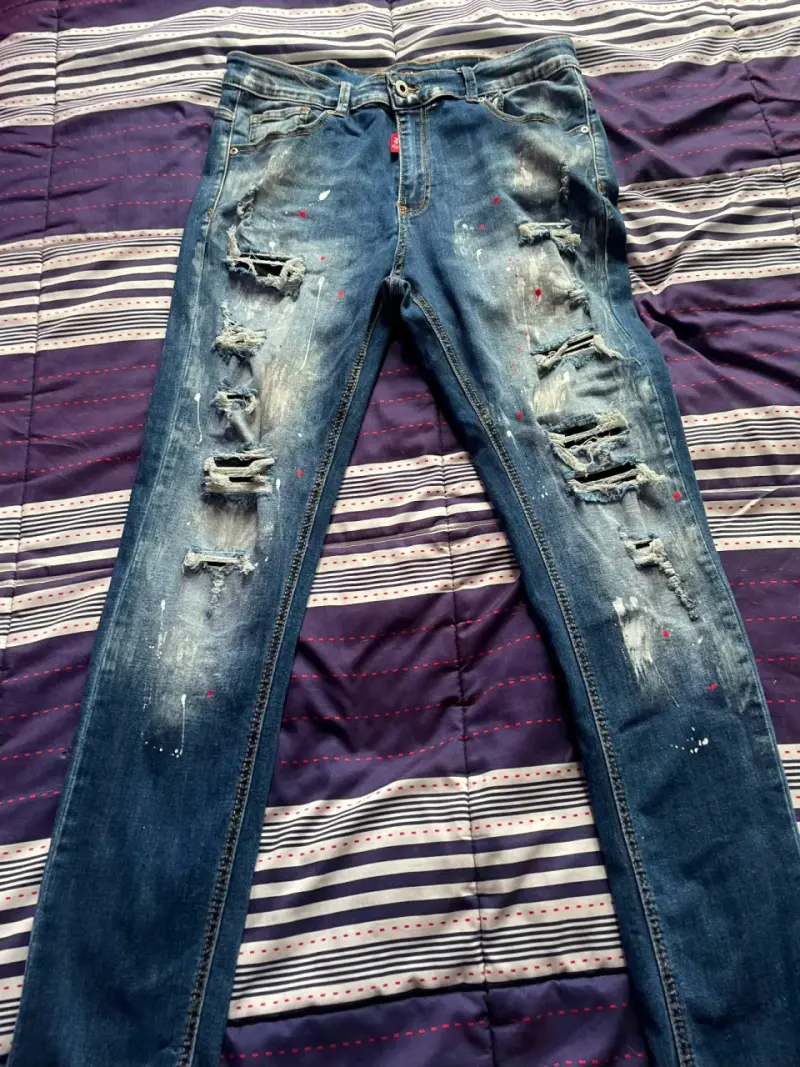 Jeans de hombre desgastados con estilo moderno - 1