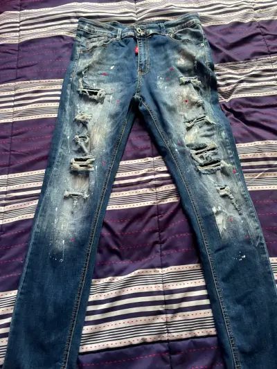 Jeans de hombre desgastados con estilo moderno - miniatura 1