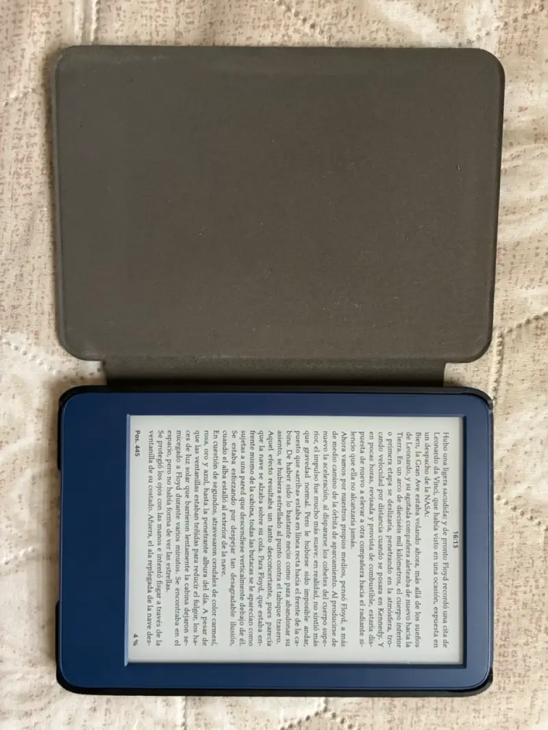 Kindle azul con funda protectora - 3
